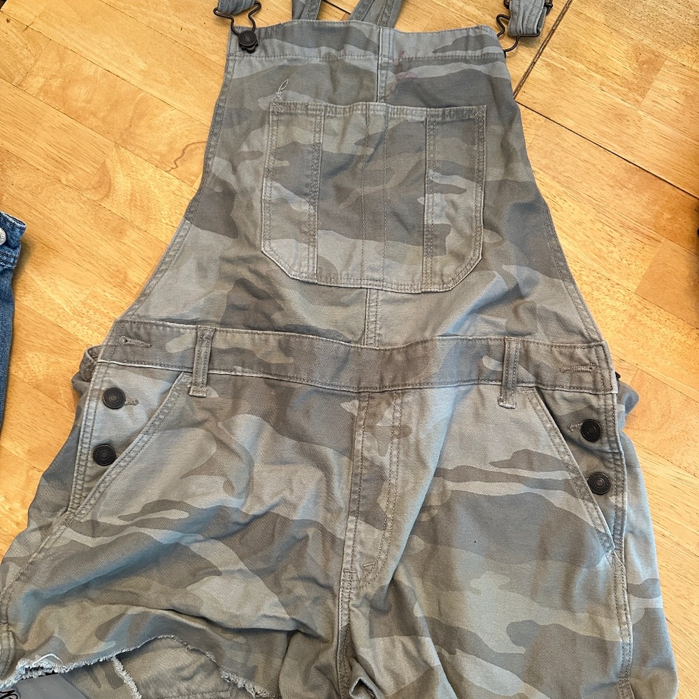 Abercrombie & Fitch A&F Overall Shortalls Camouflage